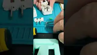 Conserto adaptador universal de tomada de Viagem