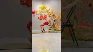 L&ecirc;n thế để chụp h&igrave;nh với ghế 🪑 nhẹ nh&agrave;n nhưng vẫn c&oacute; thế xinh #music #yogae #yoga