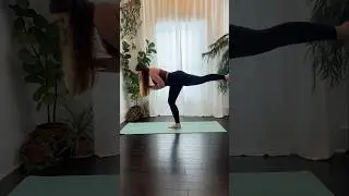 I love balance poses but always struggle in half moon pose 😂✨❤️🌙