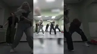 все внимание на задний план #easy #easychallenge #lesserafim