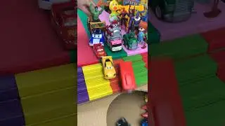 Hulk Bulldozer Harvests Bananas with Tayo, robocar poli, mcqueen & Paw Patrol in America #car #toys
