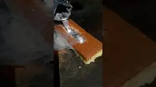 molten aluminum vs cake #satisfying #experiment #mol#aluminum #cake