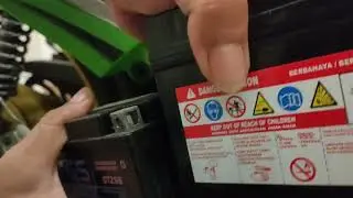 Pasang / ganti aki sepeda motor kawasaki kaze r