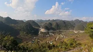 Lang Thang Tặng  Quà Bất Ngờ Cho Các Em Ở Ngôi Làng Hủm Sâu | MỶ VLOG | 