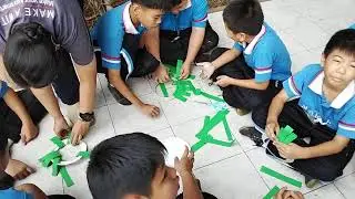 Students Making Wreaths 