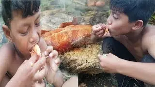 Primitive Technology - Eating Delicious - Smart Boy Cooking Fish Chop