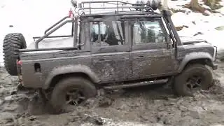 LAND ROVER DEFENDER OFF-ROAD MUD CHALLENGE