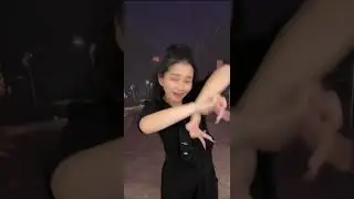 Expressive Finger Dance to 'Pig Bajie Carries His Bride'   A Lively Chinese Folk Song Performance