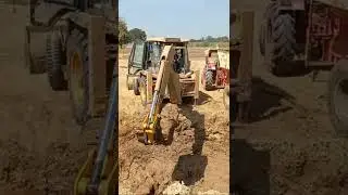 ईट भट्टा पर JCB द्वारा गारा बनाते हुये