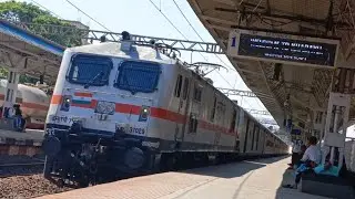 12869/ Mumbai - Howrah Weekly SF Express Skipping Khadavli Station. #viralvideo