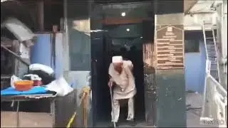 BMC PUBLIC TOILETS..JANWARO SE BHI BURI HAI HAMARI ZINDAGI.. ZIMMEDAR KOUN??