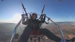Vuelo en paramotor sobre Pinoso en 360º — Entre la niebla y las nubes con reflejos de gloria.