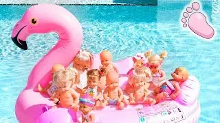 NOA et NOE bébés Nenuco: 19 amis sur le flamant de piscine ! Super fête d’anniversaire surprise 🎉