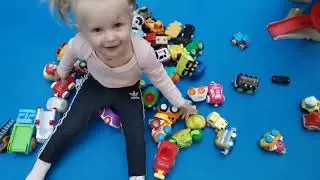 Эмма первый раз в детской игровой комнате. Детская радость,малышка в восторге. День для Эммы часть 1