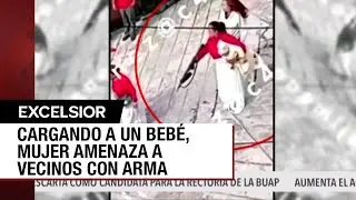 Mujer saca un arma larga durante una ri&ntilde;a mientras carga a un beb&eacute;