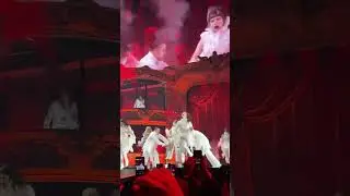 Lady Gaga- Bad Romance live mayhem ball BCN N1