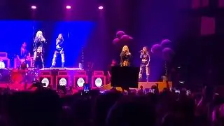 Avril Lavigne - Wannabe (Spice Girls cover, with phem) [HD] live @ Stadthalle, Vienna