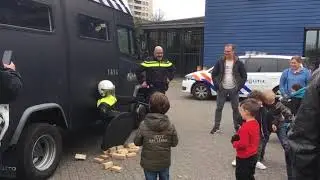 День открытых дверей в полицейском участке в Амстердаме -  Open dag Politie Amsterdam