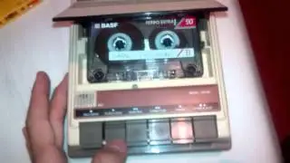 Vintage Sanyo magn&eacute;tophone a cassettes
