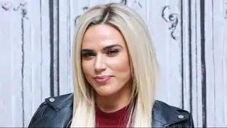 LANA at Twitter Headquarters LA   (screen capture with sound iphone  ios 11.3) turn sideways