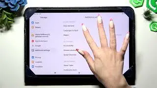 Google Pixel 9 Pro Fold - How to Turn On/Off Gboard Suggestion Strip? | Keyboard Settings