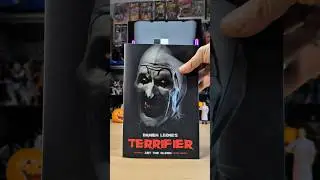 Unboxing the Ultimate Terrifier Art the Clown by NECA