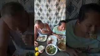 Tinolang chicken feet and pancit canton #eating #foodvlogger #foodie #youtube #youtubeviral 