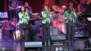 sisters singing acapella live