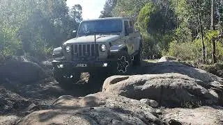 Stock Jeep Gladiator Rubicon Rock Crawl 🪨 | Handles Everything Right Out The Box! offroad 4x4