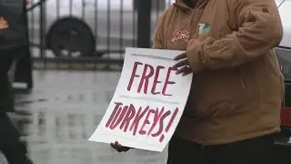 Chance The Rapper hosts turkey giveaway in Chicago