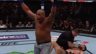 Daniel Cormier is All About That Cake! 🎂🍗