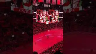 Santa Claus goal horn at Detroit Red Wings game! 🚨🎅 #santa #goalhorn