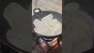 Frying the fish crackers