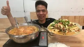 Vietnamese food / Super spicy copper frog hot pot