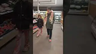 Barefoot in the shop 🥰🦶#barefoot #shoppingbarefoot
