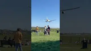 Stunning plane flying over stunning people ❤️🌎✈️🇬🇧💐#aviation