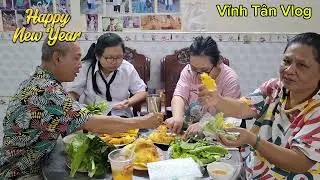 Happy New Year .Mời Ông Bà Cô Chú Ăn Bánh Xèo Tôm Thịt Với Gia Đình Mình .Xin Cảm Ơn .