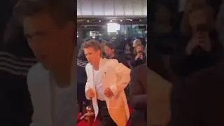🤍☃️Austin in white ,so good looking. #elvismovie #christmas #austinbutler#elvispresley