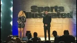 Beyonc&eacute; presents Colin Kaepernick with Muhammed Ali Legacy Award