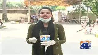 Lahore Mai Governor House Ke Bahar Hujoom
