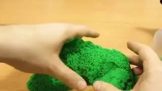Kinetic sand shimmering emerald  Kinetic sand
