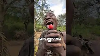 Hayatlarında İlk Defa Şeker G&ouml;ren Afrika Kabilesi.. 🍭😂