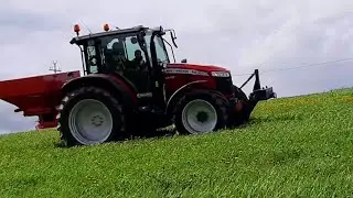 Tractor Massey ferguson 5711 M | kuhn MDS 17.1 M