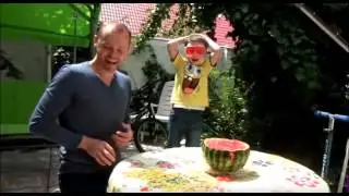 АРБУЗ Челлендж взрываем большой арбуз резинками Exploding Watermelon Challenge