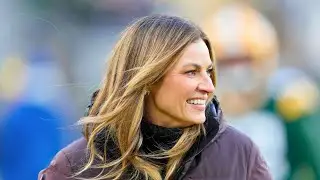 Erin Andrews&rsquo; Wild NFL Pregame Coat Steals the Show 😱🔥