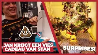 💩💩 JAN KRIJGT EEN CADEAU MET EEN VIES LUCHTJE!! (hondenpoep, heel vies!!!) 💩💩 - #855
