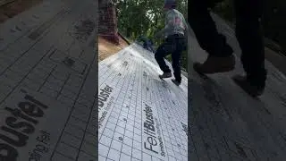 INSTALLING UNDERLAYMENT #diy #rusroofing #tools #roofing