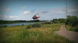Спасательный вертолёт взлёт над посёлком Нижний Ингаш, Красноярский край