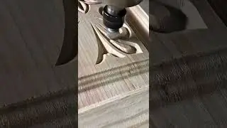 Using an automatic lathe tool with a special pattern carved on a wooden board #woodworking #shorts