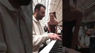 Young Girl sings VOILA in Paris Train Station - Beautiful version 😍